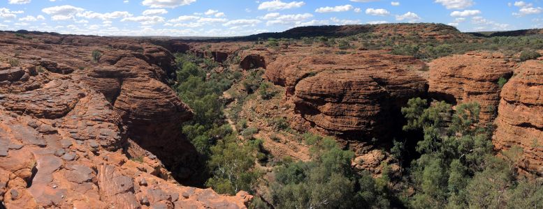 Pruhované skály v Kings Canyonu připomínají Bungle Bungle. 
